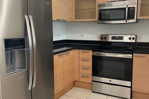 Condo in Hollywood, Florida, 2 bedrooms  № 1726833 - photo 7