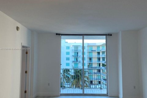 Condo in Hollywood, Florida, 2 bedrooms  № 1726833 - photo 11