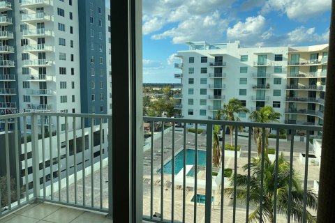Condo in Hollywood, Florida, 2 bedrooms  № 1726833 - photo 2