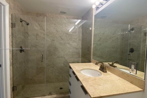 Condo in Hollywood, Florida, 2 bedrooms  № 1726833 - photo 27