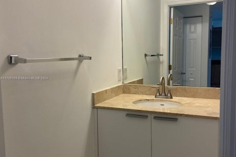 Condo in Hollywood, Florida, 2 bedrooms  № 1726833 - photo 14