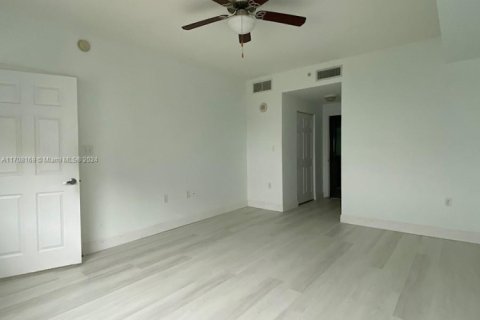 Condo in Hollywood, Florida, 2 bedrooms  № 1726833 - photo 13