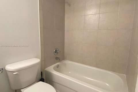 Condo in Hollywood, Florida, 2 bedrooms  № 1726833 - photo 15
