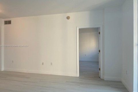 Condo in Hollywood, Florida, 2 bedrooms  № 1726833 - photo 22