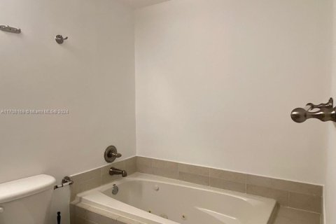 Condo in Hollywood, Florida, 2 bedrooms  № 1726833 - photo 28