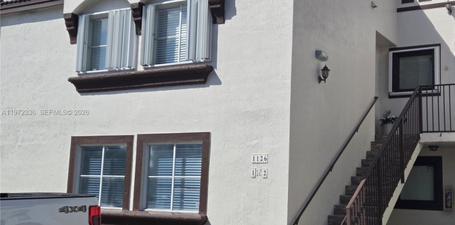 Кондоминиум с 3 спальнями в Майами, Флорида № 2033158