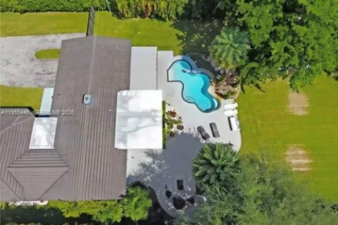 Villa ou maison à vendre à Miami, Floride: 3 chambres, 267.93 m2 № 2024402 - photo 2