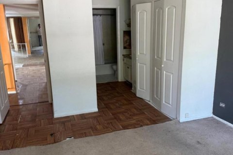 Condo in Lauderhill, Florida, 1 bedroom № 2188086 - photo 7