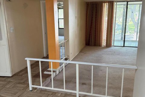 Condo in Lauderhill, Florida, 1 bedroom № 2188086 - photo 3