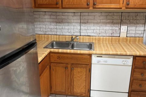 Condo in Lauderhill, Florida, 1 bedroom № 2188086 - photo 4