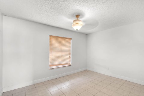 Casa en venta en Lauderhill, Florida, 5 dormitorios, 248.05 m2 № 2426773 - foto 14