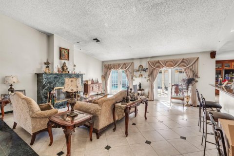 Casa en venta en Lauderhill, Florida, 5 dormitorios, 248.05 m2 № 2426773 - foto 2