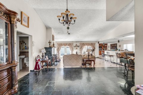 Casa en Lauderhill, Florida 5 dormitorios, 248.05 m2 № 2426773