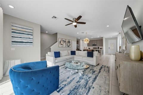 Townhouse in Four Corners, Florida 3 bedrooms, 154.12 sq.m. № 2214761 - photo 16