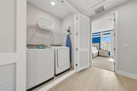 Townhouse in Four Corners, Florida 3 bedrooms, 154.12 sq.m. № 2214761 - photo 25