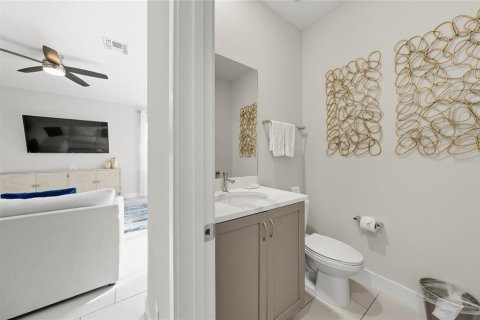 Townhouse in Four Corners, Florida 3 bedrooms, 154.12 sq.m. № 2214761 - photo 18