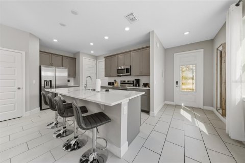 Townhouse in Four Corners, Florida 3 bedrooms, 154.12 sq.m. № 2214761 - photo 13