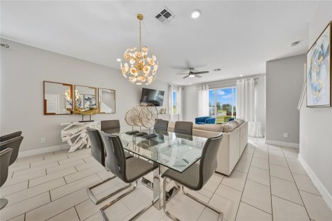 Townhouse in Four Corners, Florida 3 bedrooms, 154.12 sq.m. № 2214761 - photo 14