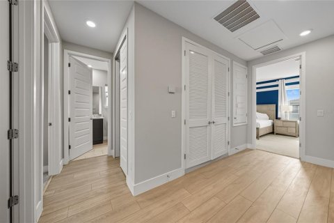 Townhouse in Four Corners, Florida 3 bedrooms, 154.12 sq.m. № 2214761 - photo 19