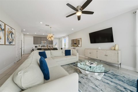 Townhouse in Four Corners, Florida 3 bedrooms, 154.12 sq.m. № 2214761 - photo 17