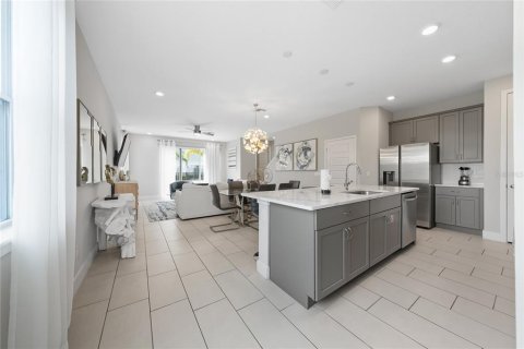 Townhouse in Four Corners, Florida 3 bedrooms, 154.12 sq.m. № 2214761 - photo 12