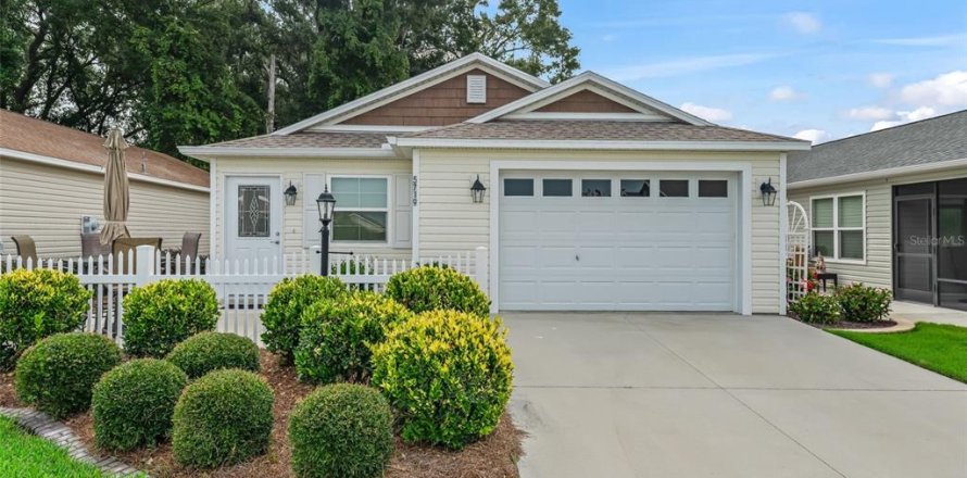 House in The Villages, Florida 2 bedrooms, 116.87 sq.m. № 1784825