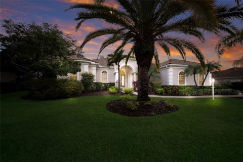 House in Lakewood Ranch, Florida 4 bedrooms, 318.75 sq.m. № 2101226 - photo 2