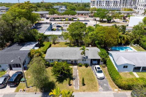 House in Coral Gables, Florida 4 bedrooms, 113.43 sq.m. № 1863352 - photo 10