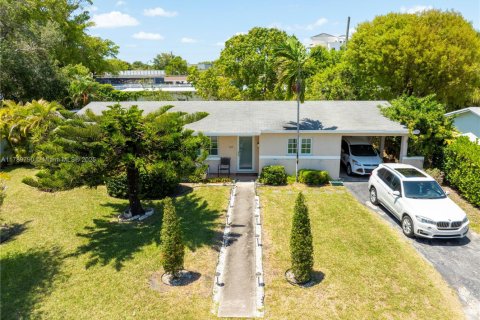 House in Coral Gables, Florida 4 bedrooms, 113.43 sq.m. № 1863352 - photo 2