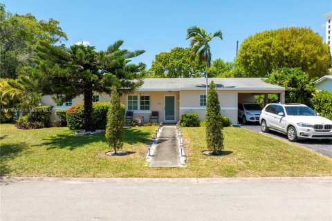 House in Coral Gables, Florida 4 bedrooms, 113.43 sq.m. № 1863352 - photo 1