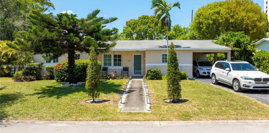 House in Coral Gables, Florida 4 bedrooms, 113.43 sq.m. № 1863352