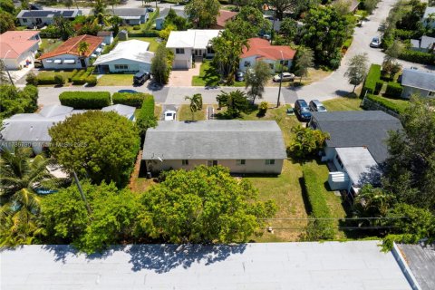 House in Coral Gables, Florida 4 bedrooms, 113.43 sq.m. № 1863352 - photo 6