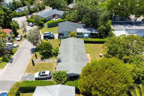 House in Coral Gables, Florida 4 bedrooms, 113.43 sq.m. № 1863352 - photo 3