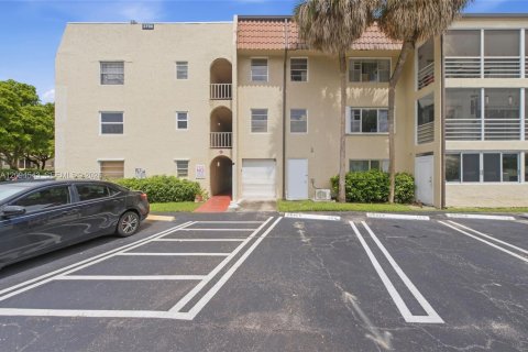 Condo in Coral Springs, Florida, 1 bedroom № 2383239