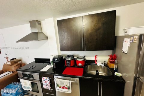 Condo in Miami Beach, Florida, 1 bedroom  № 1730951 - photo 5
