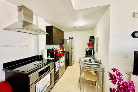 Condo in Miami Beach, Florida, 1 bedroom  № 1730951 - photo 2