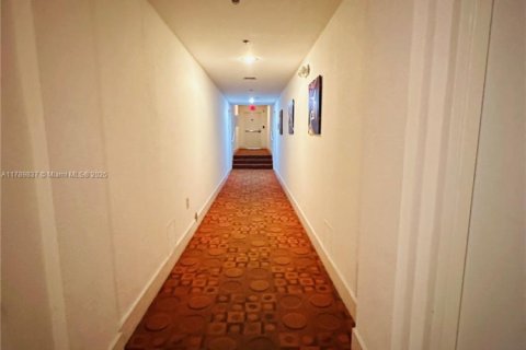 Condo in Miami Beach, Florida, 1 bedroom  № 1730951 - photo 27
