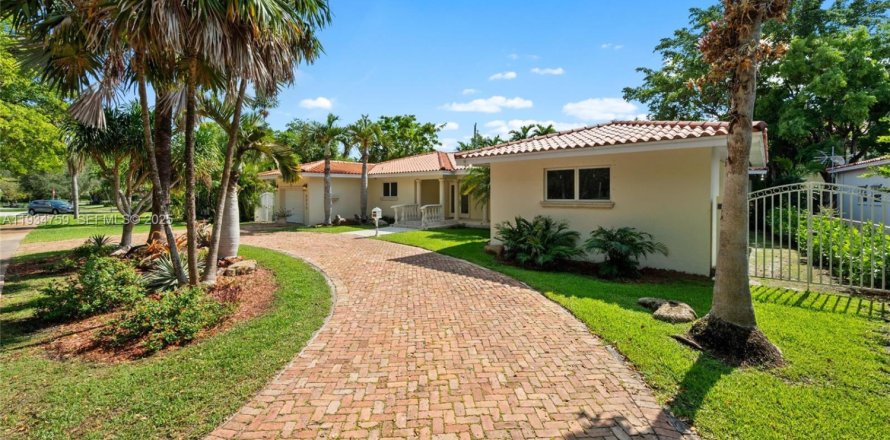 Casa en Coral Gables, Florida 4 dormitorios, 224.36 m2 № 1992940