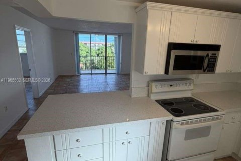Condo in Miami Beach, Florida, 1 bedroom № 2027041 - photo 6
