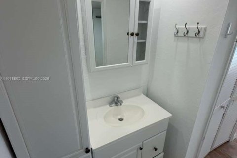 Condo in Miami Beach, Florida, 1 bedroom № 2027041 - photo 17