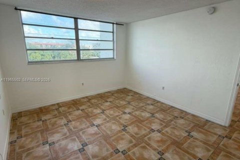Condo in Miami Beach, Florida, 1 bedroom № 2027041 - photo 21