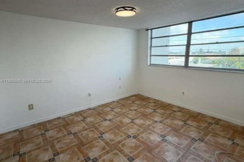 Condo in Miami Beach, Florida, 1 bedroom № 2027041 - photo 20