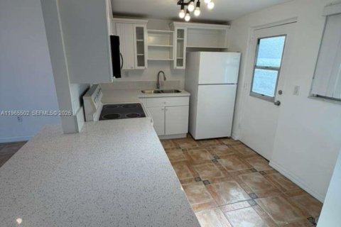 Condo in Miami Beach, Florida, 1 bedroom № 2027041