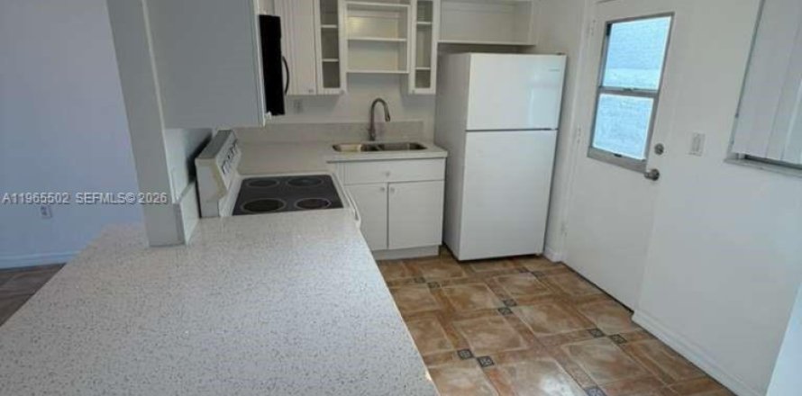 Condo in Miami Beach, Florida, 1 bedroom № 2027041