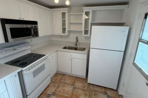 Condo in Miami Beach, Florida, 1 bedroom № 2027041 - photo 7