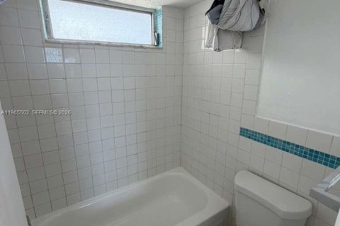 Condo in Miami Beach, Florida, 1 bedroom № 2027041 - photo 18