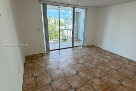 Condo in Miami Beach, Florida, 1 bedroom № 2027041 - photo 16