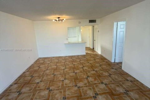 Condo in Miami Beach, Florida, 1 bedroom № 2027041 - photo 14