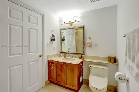Condo in Coral Gables, Florida, 2 bedrooms  № 1794056 - photo 8