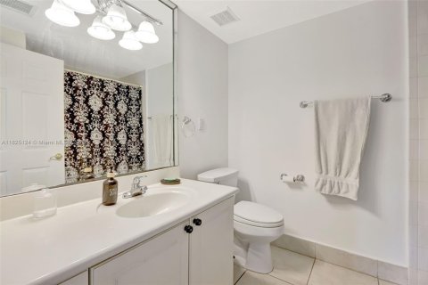 Condo in Coral Gables, Florida, 2 bedrooms  № 1794056 - photo 11
